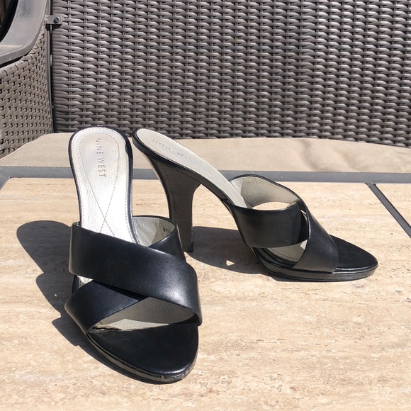Nine West Shoes - 💝5/$25 MUST BUNDLE💝 NINE WEST Black Cross Strap Leather Heeled Sandal